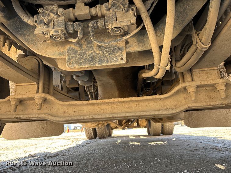 image for item DW7461 2013 Mack CHU613 semi truck