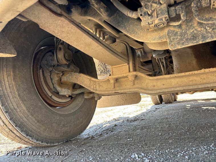 image for item DW7461 2013 Mack CHU613 semi truck