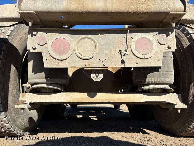 image for item DW7461 2013 Mack CHU613 semi truck