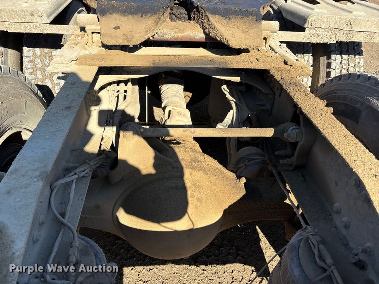 image for item DW7461 2013 Mack CHU613 semi truck