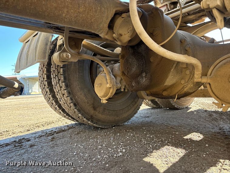 image for item DW7461 2013 Mack CHU613 semi truck