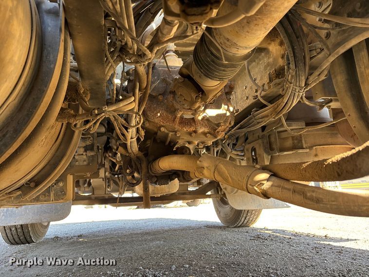 image for item DW7461 2013 Mack CHU613 semi truck