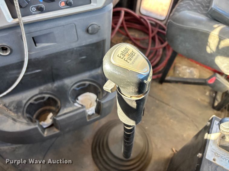 image for item DW7461 2013 Mack CHU613 semi truck