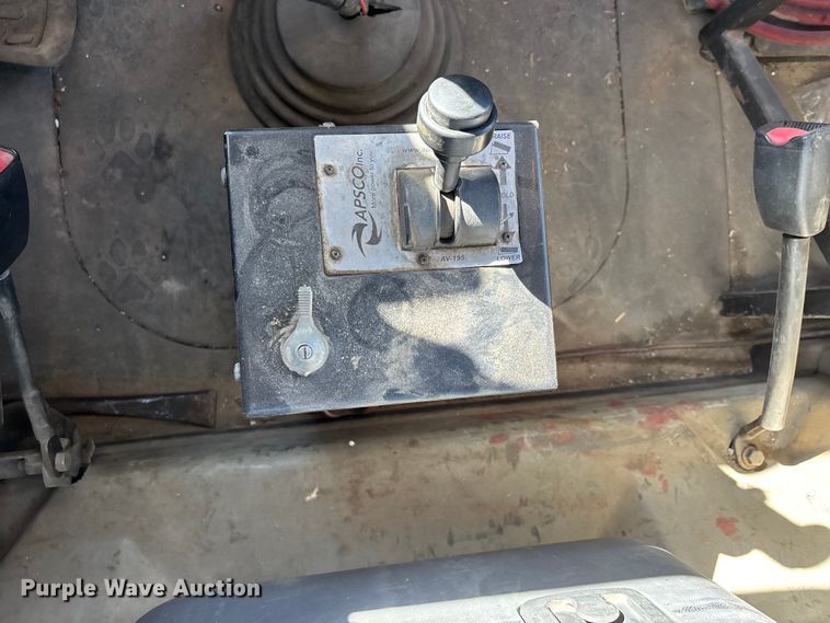 image for item DW7461 2013 Mack CHU613 semi truck