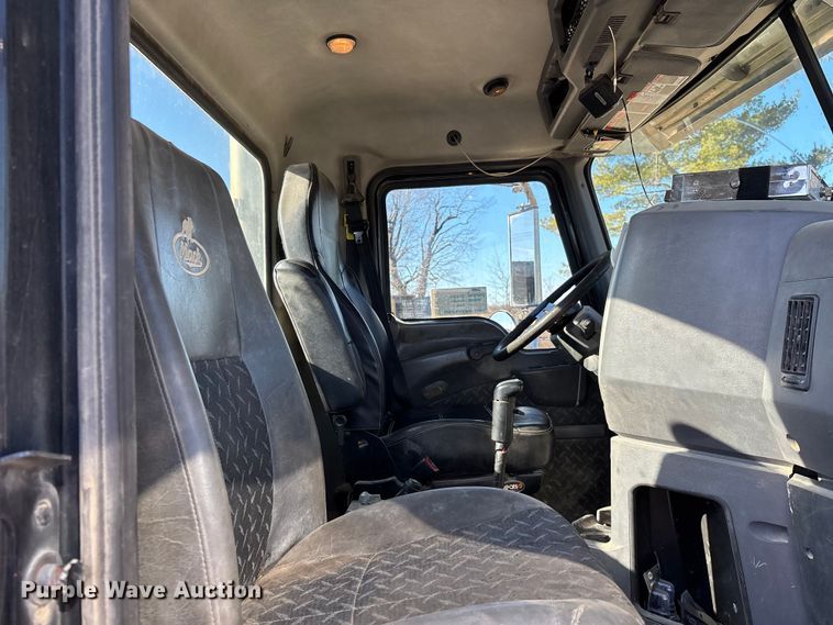 image for item DW7461 2013 Mack CHU613 semi truck