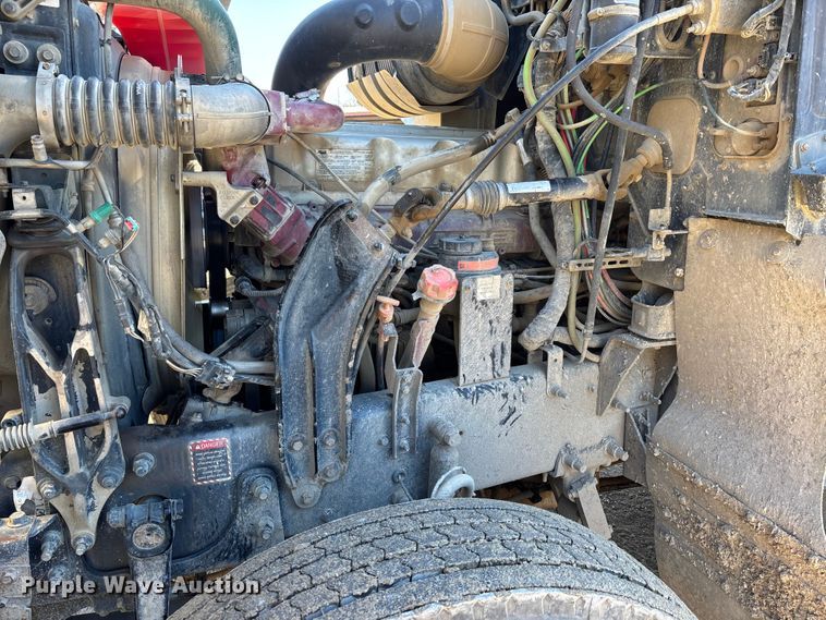 image for item DW7461 2013 Mack CHU613 semi truck