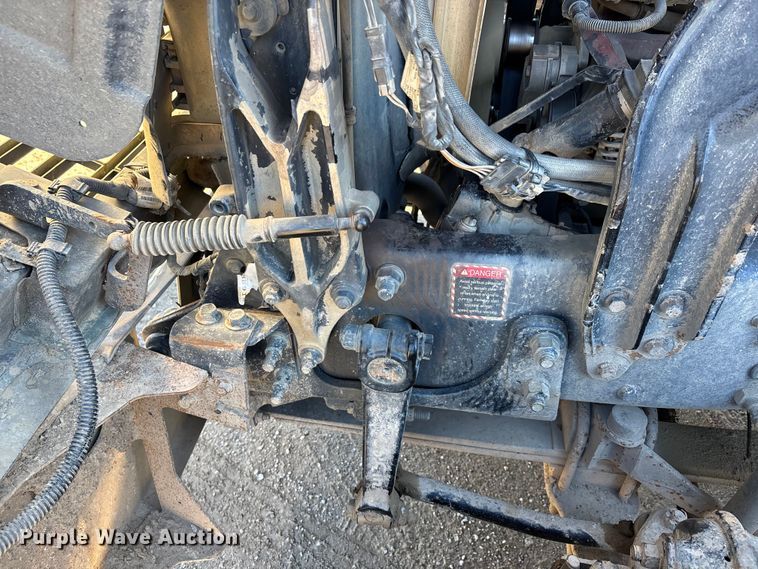 image for item DW7461 2013 Mack CHU613 semi truck