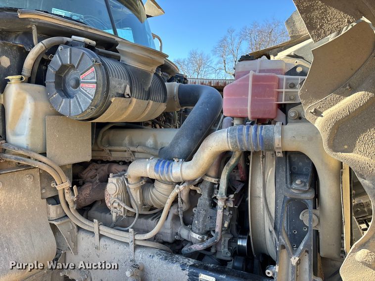 image for item DW7461 2013 Mack CHU613 semi truck