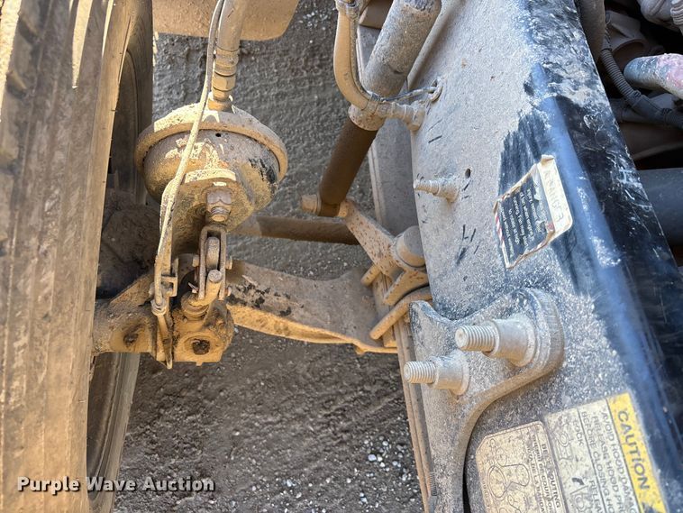 image for item DW7461 2013 Mack CHU613 semi truck