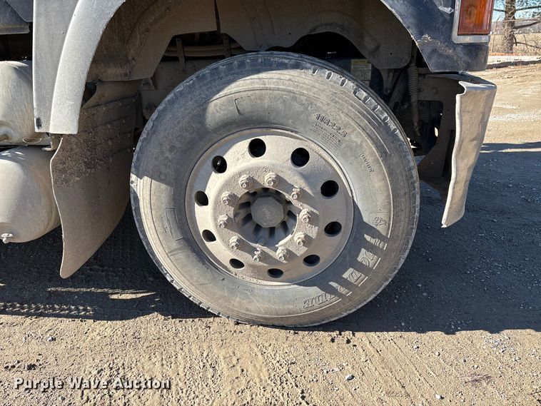 image for item DW7461 2013 Mack CHU613 semi truck