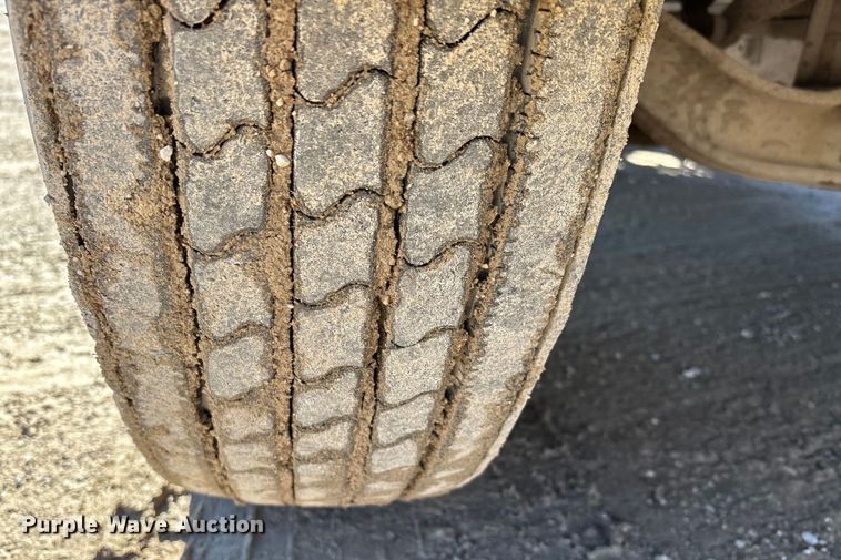 image for item DW7461 2013 Mack CHU613 semi truck