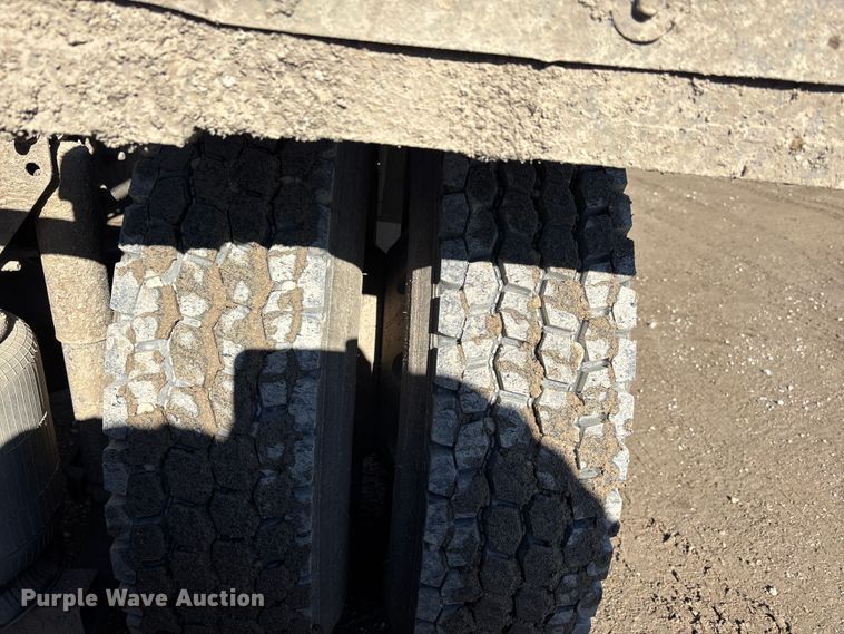 image for item DW7461 2013 Mack CHU613 semi truck