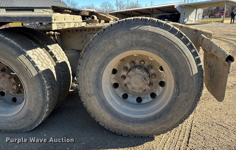 image for item DW7461 2013 Mack CHU613 semi truck