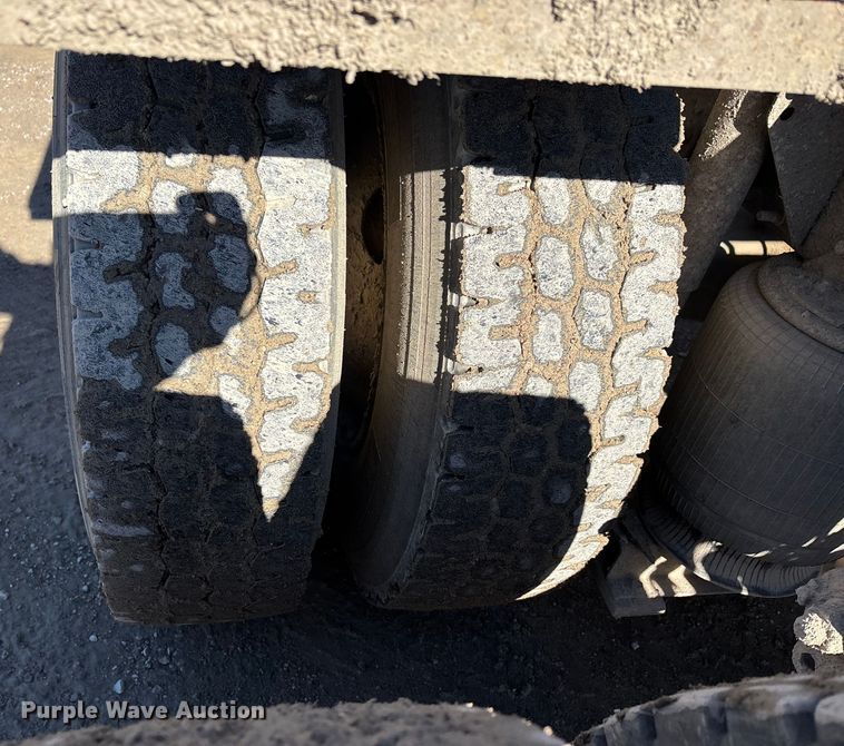 image for item DW7461 2013 Mack CHU613 semi truck