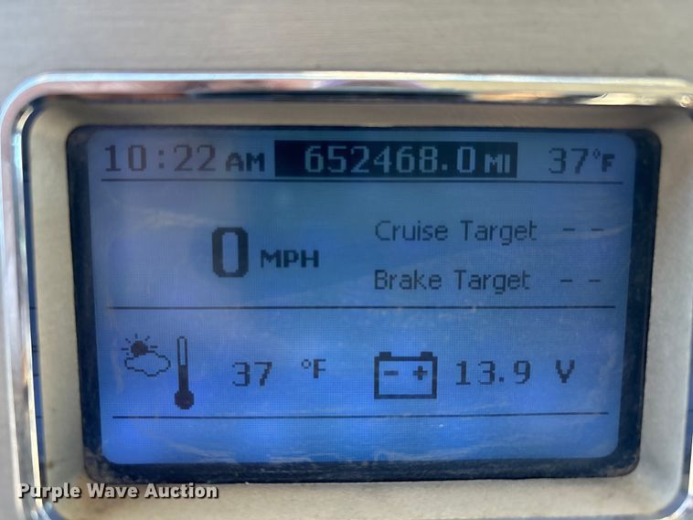 image for item DW7461 2013 Mack CHU613 semi truck