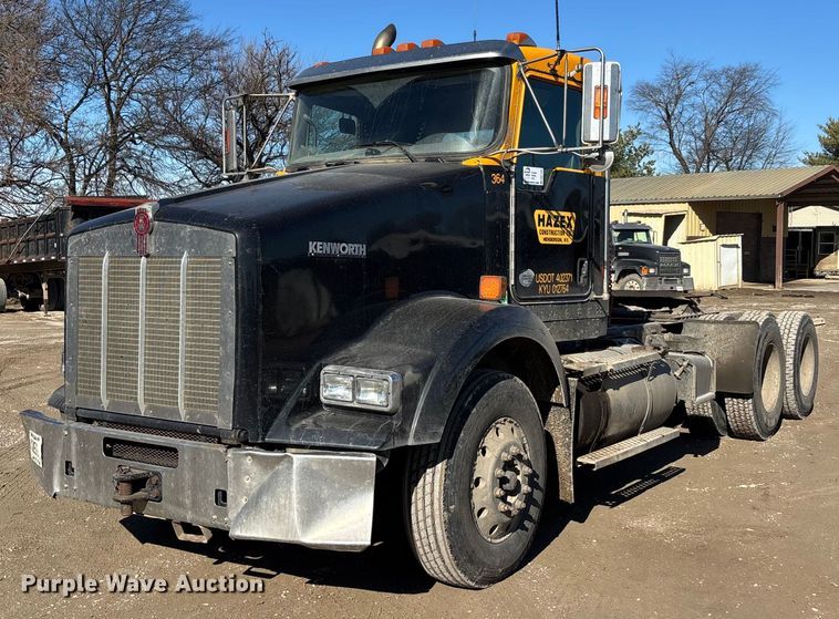 image for item DW7462 2014 Kenworth T800 semi truck