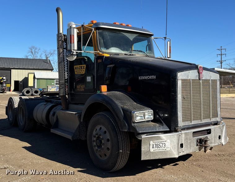 image for item DW7462 2014 Kenworth T800 semi truck