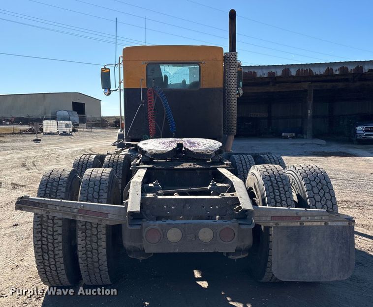 image for item DW7462 2014 Kenworth T800 semi truck