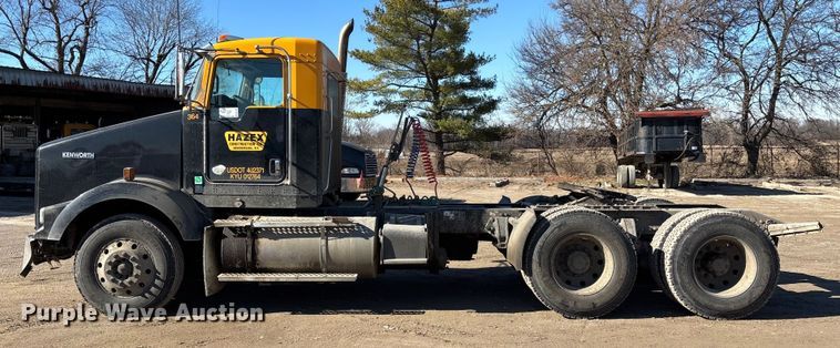 image for item DW7462 2014 Kenworth T800 semi truck