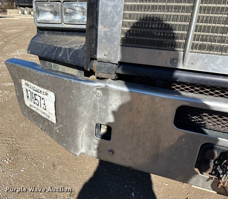 image for item DW7462 2014 Kenworth T800 semi truck