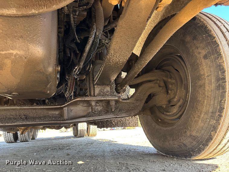 image for item DW7462 2014 Kenworth T800 semi truck