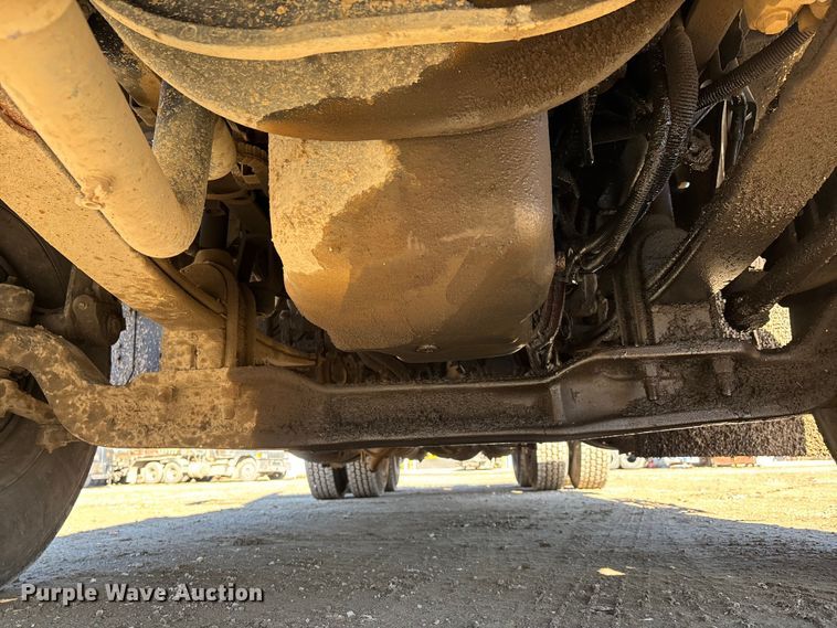 image for item DW7462 2014 Kenworth T800 semi truck