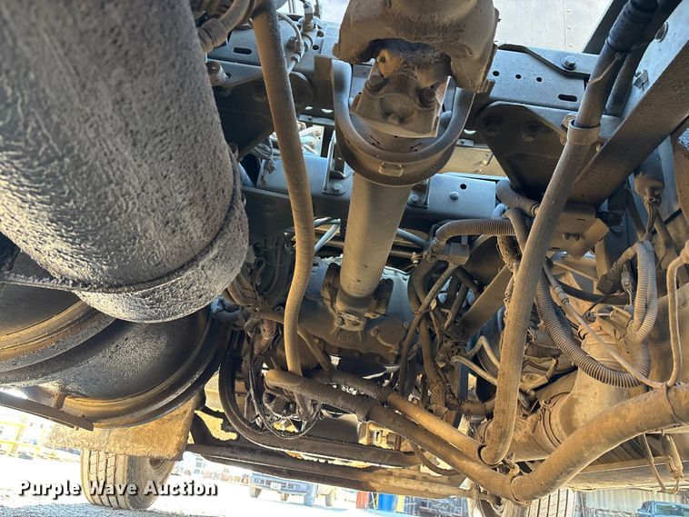 image for item DW7462 2014 Kenworth T800 semi truck