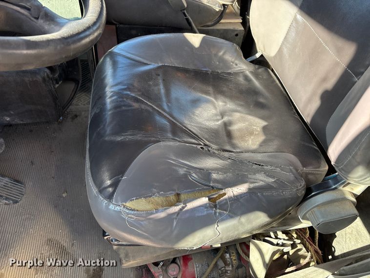 image for item DW7462 2014 Kenworth T800 semi truck