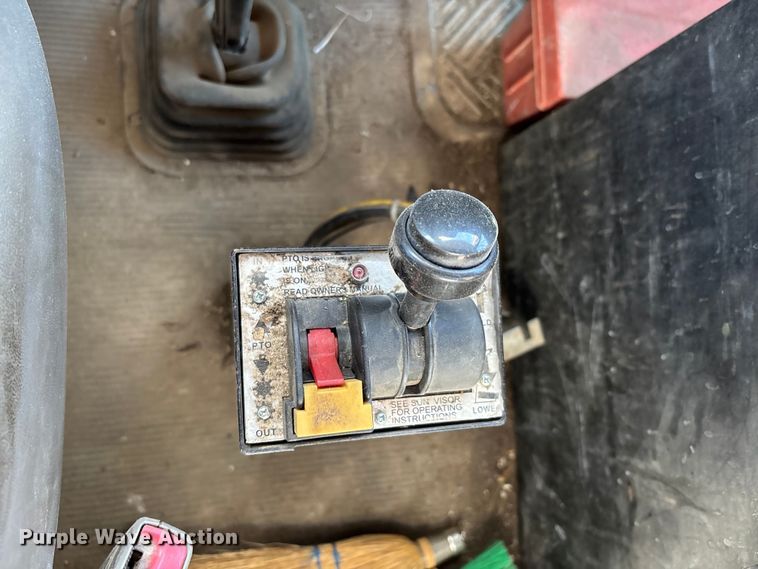 image for item DW7462 2014 Kenworth T800 semi truck