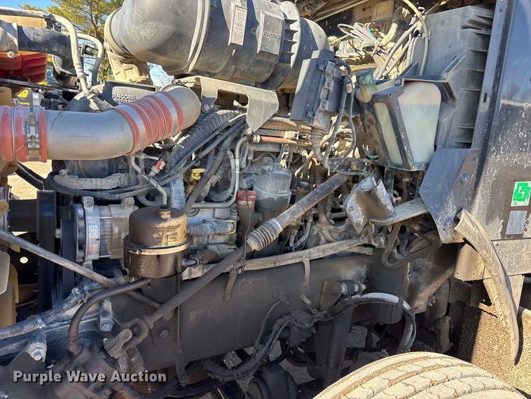 image for item DW7462 2014 Kenworth T800 semi truck