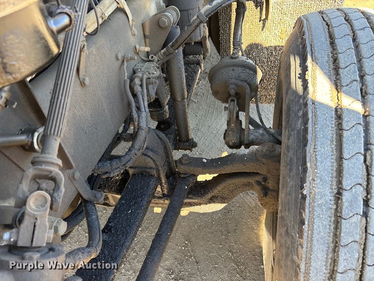 image for item DW7462 2014 Kenworth T800 semi truck