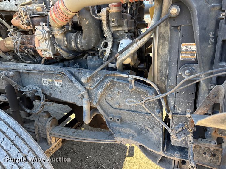 image for item DW7462 2014 Kenworth T800 semi truck