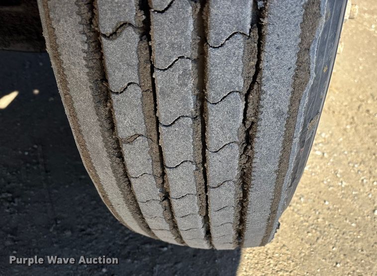 image for item DW7462 2014 Kenworth T800 semi truck