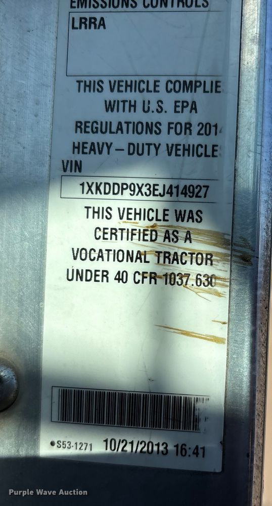 image for item DW7462 2014 Kenworth T800 semi truck