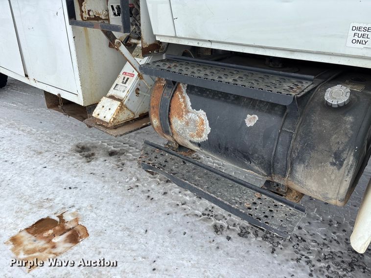 image for item DW7467 2007 International 4300 forestry bucket truck