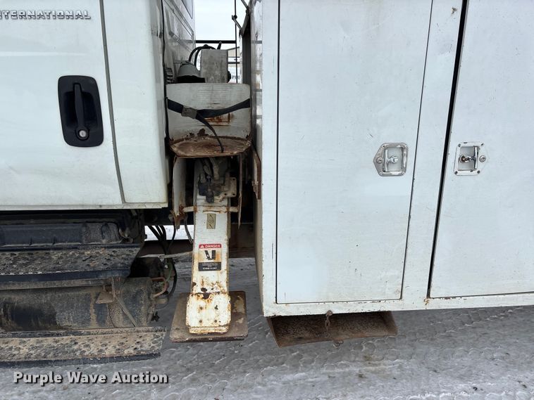 image for item DW7467 2007 International 4300 forestry bucket truck