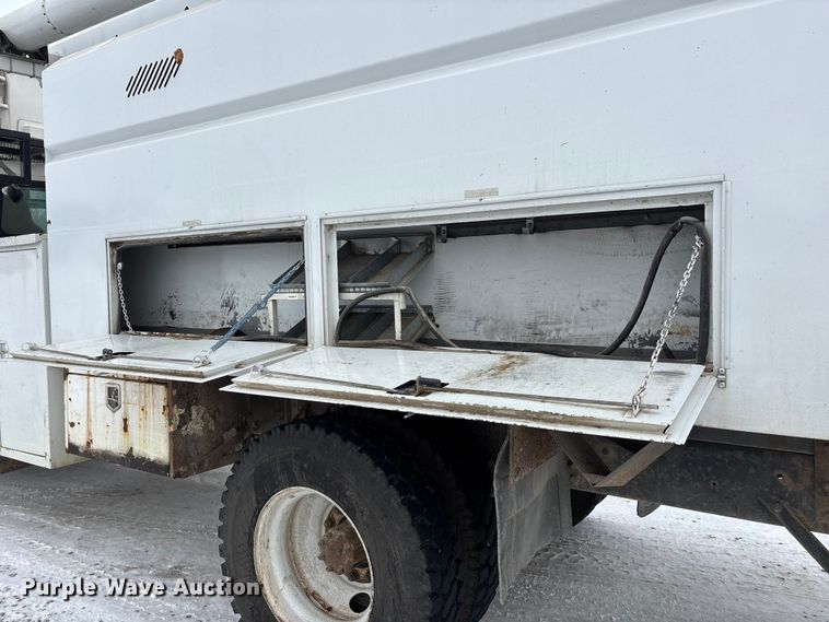 image for item DW7467 2007 International 4300 forestry bucket truck