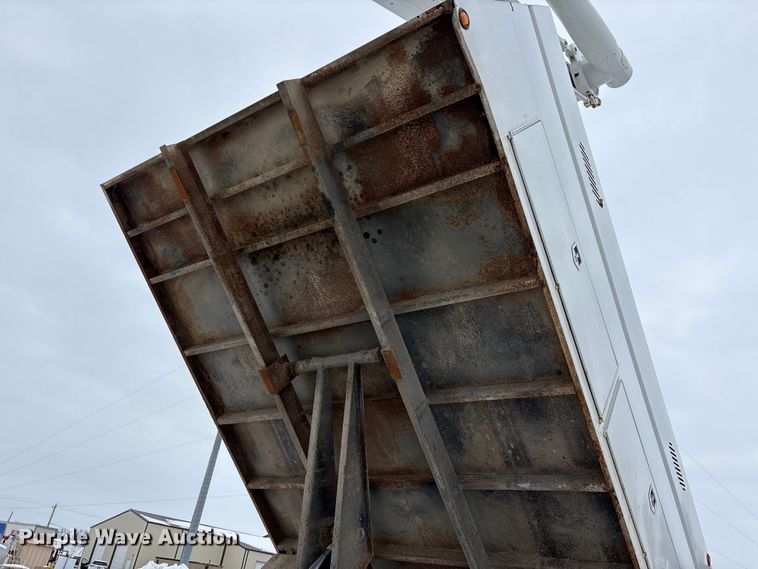 image for item DW7467 2007 International 4300 forestry bucket truck
