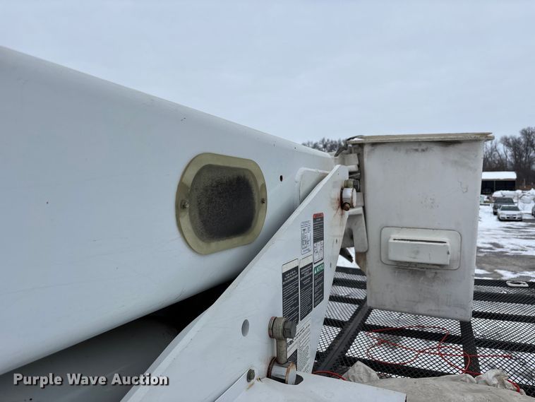 image for item DW7467 2007 International 4300 forestry bucket truck