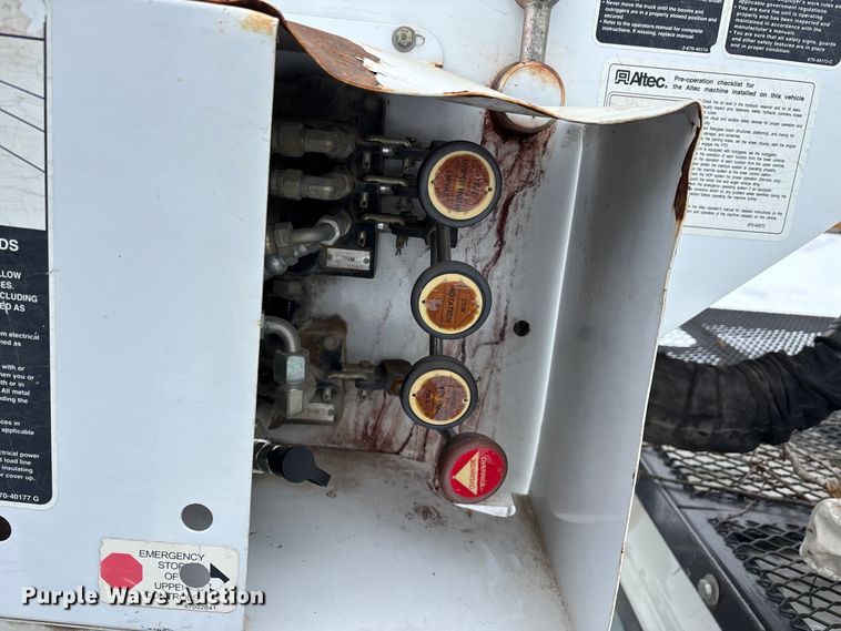 image for item DW7467 2007 International 4300 forestry bucket truck