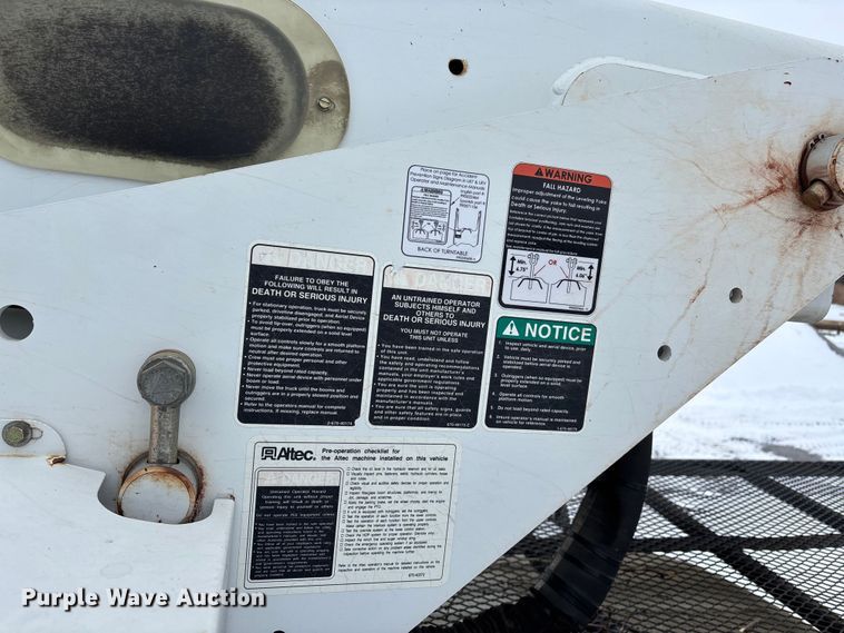 image for item DW7467 2007 International 4300 forestry bucket truck