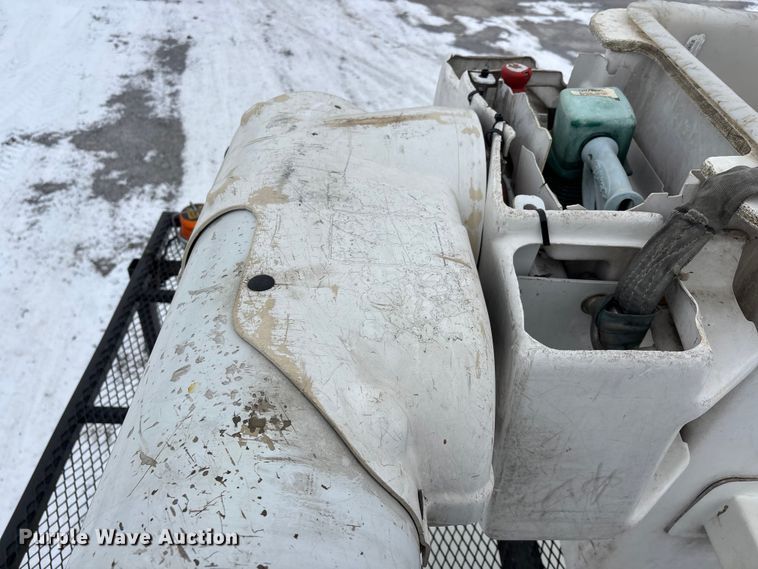 image for item DW7467 2007 International 4300 forestry bucket truck