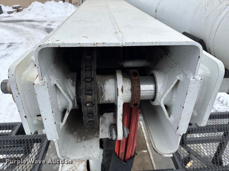 image for item DW7467 2007 International 4300 forestry bucket truck