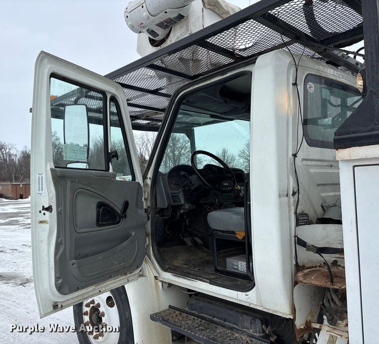 image for item DW7467 2007 International 4300 forestry bucket truck