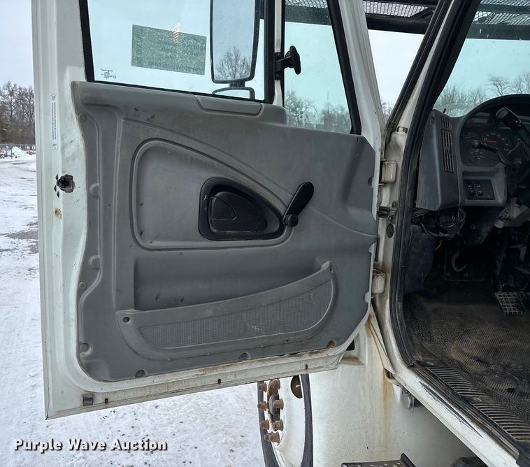 image for item DW7467 2007 International 4300 forestry bucket truck