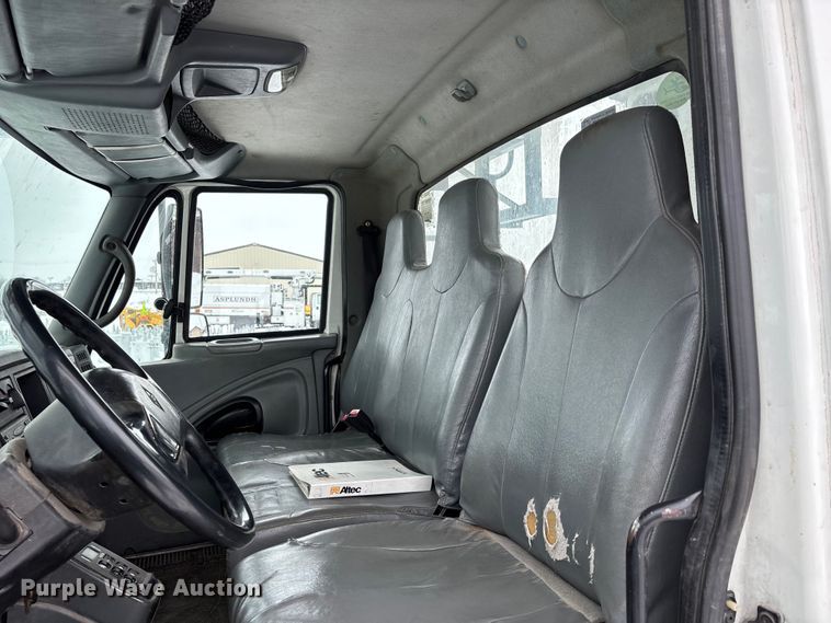 image for item DW7467 2007 International 4300 forestry bucket truck