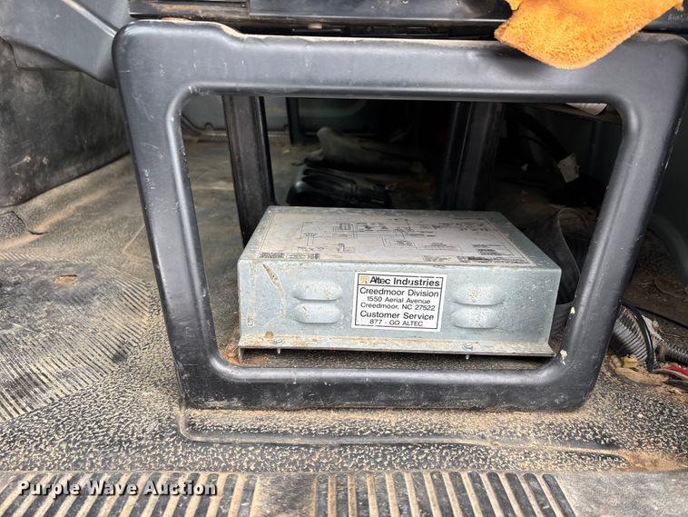 image for item DW7467 2007 International 4300 forestry bucket truck