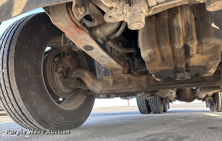 image for item DW7475 2001 Freightliner Columbia semi truck