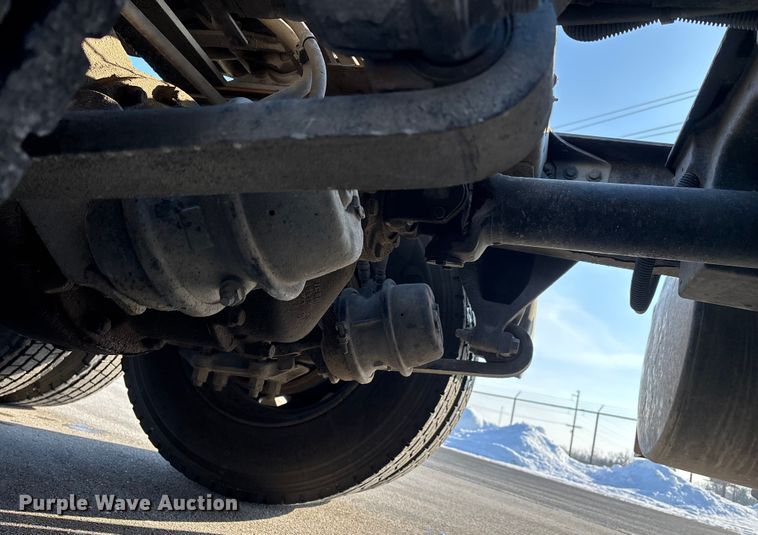 image for item DW7475 2001 Freightliner Columbia semi truck