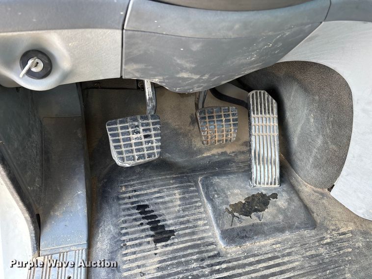 image for item DW7475 2001 Freightliner Columbia semi truck